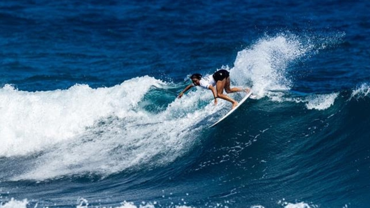 Sally Fitzgibbons in action on finals day at the ISA World Surfing Games. Photo: ISA / Jersson Barboza