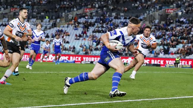 Josh Jackson gave a Dogs a solid lead. Photo: AAP Image/David Neilson