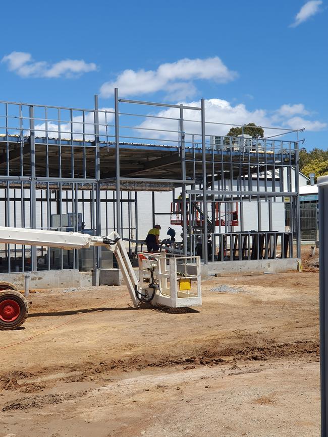 Construction of a new KFC at Birkdale is underway.