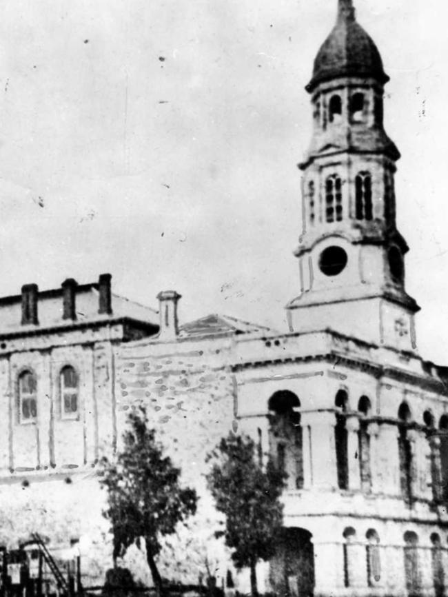 Adelaide Town Hall in 1866.