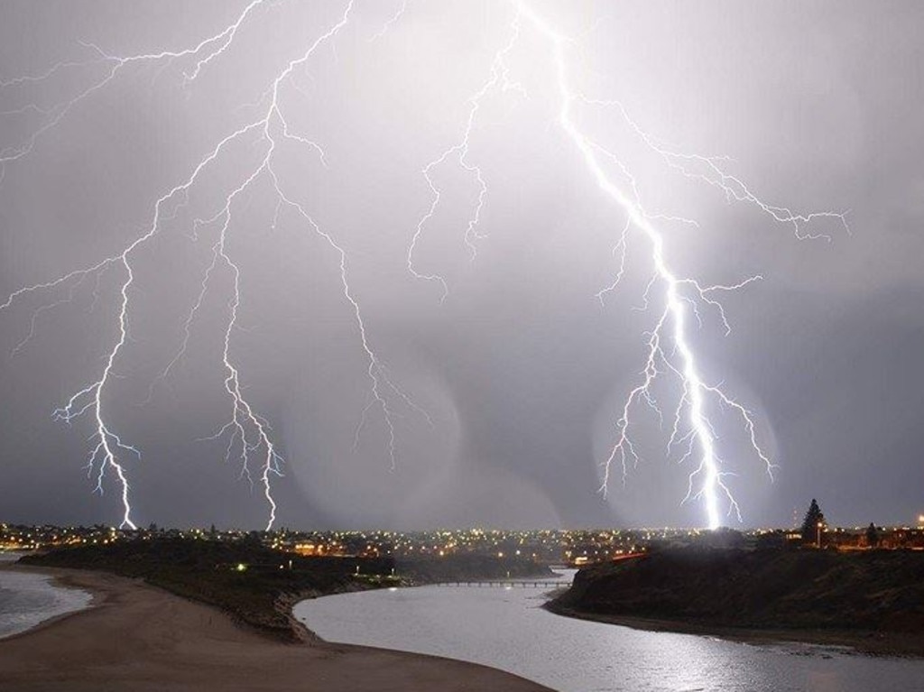 Storm Makes For Spectacular Lights Show In Sa The Advertiser