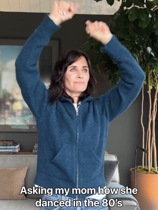 Courteney Cox has completely aced a viral TikTok challenge.