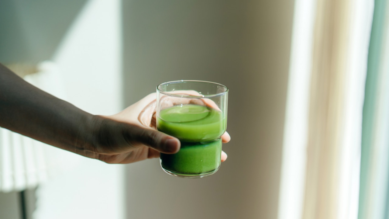 Make sure your juice is made with more vegetables and less fruit. Image: Getty