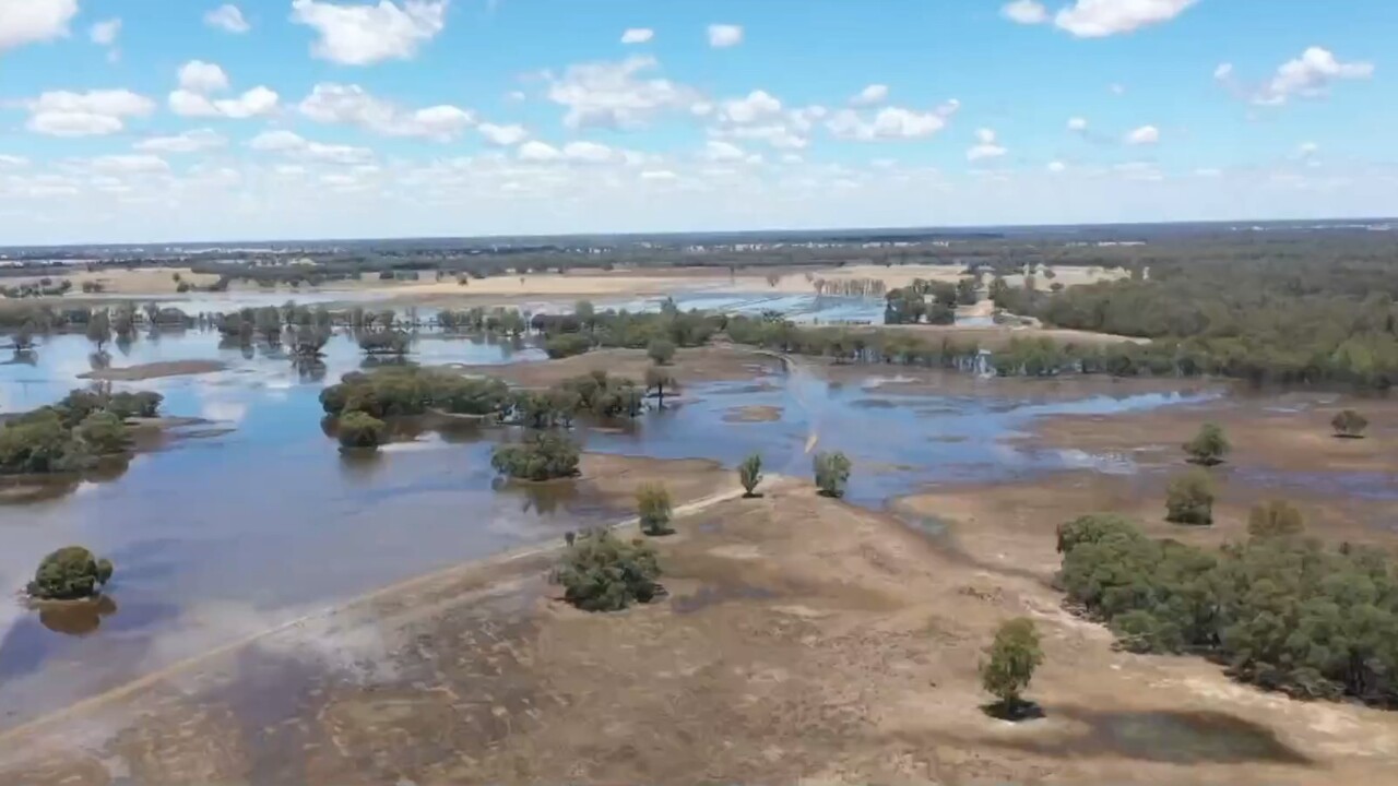 NSW town of Menindee may see further river rises