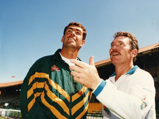 Allan Border tosses the coin with Cronje before the third Test at the Adelaide Oval in 1994.