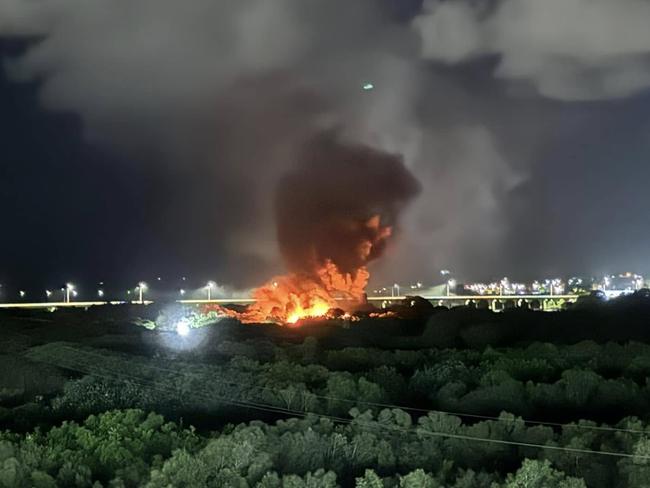 (Wide) Fire on Hume Street, East Mackay broke out spreading fumes into residential areas late at night on january 26, 2025