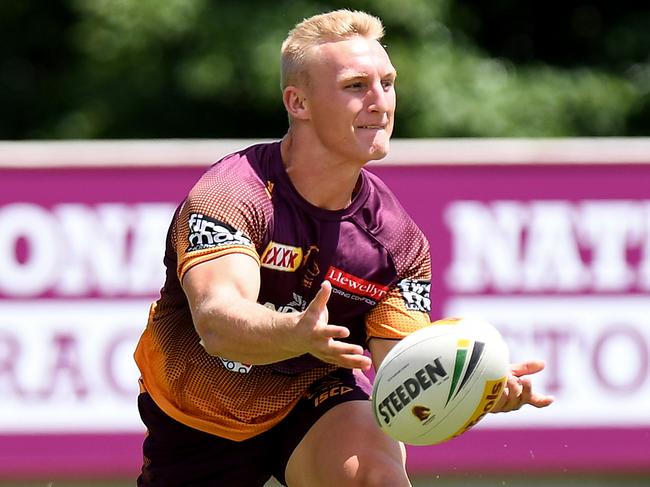 BRISBANE, AUSTRALIA - FEBRUARY 22: Tanah Boyd passes the ball during the Brisbane Broncos NRL training session on February 22, 2019 in Brisbane, Australia. (Photo by Bradley Kanaris/Getty Images)