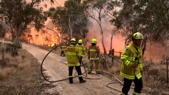 Bushfires burning in Lidsdale, near Lithgow. Picture: TNV