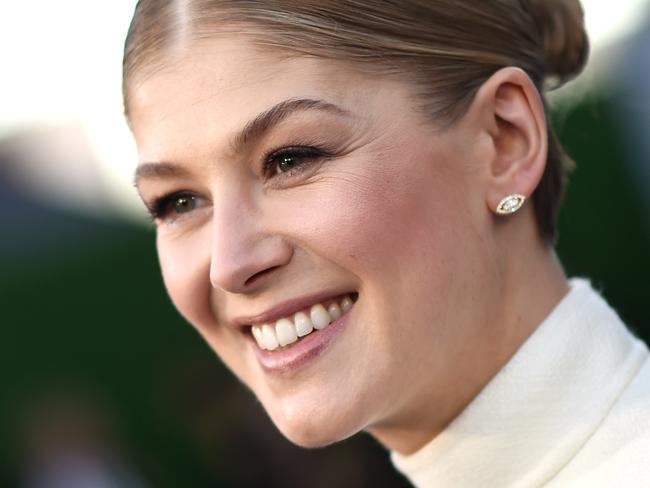 LOS ANGELES, CA - JANUARY 15: Actress Rosamund Pike attends the 20th annual Critics' Choice Movie Awards at the Hollywood Palladium on January 15, 2015 in Los Angeles, California. (Photo by Michael Buckner/Getty Images for BFCA)