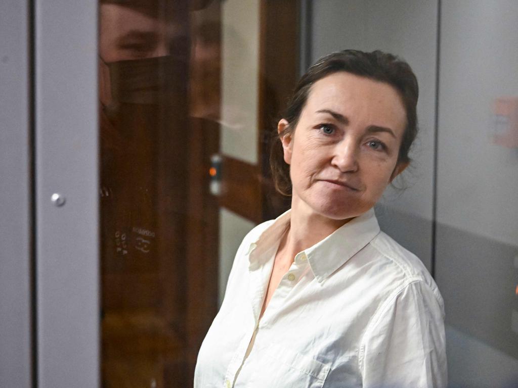 Russian court extends reporter’s detention