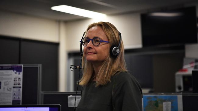 NT coroner Elisabeth Armitage tours the Joint Emergency Services Communication Centre (JESCC) to see how triple-0 calls are taken and dispatched to police.