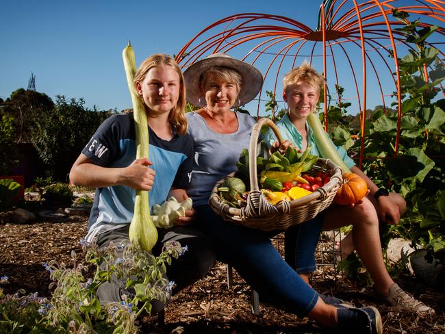 Sophie Thomson's At Home magazine feature. Sophie Thomson with her 14 year old twin daughters Rose and Violet on February 18, 2021 in Mt Barker. Picture Matt Turner.