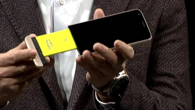 LG G5 smartphone has a slot for friend devices that transforms functionality.