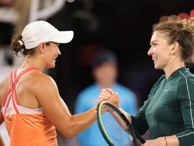 ADELAIDE, AUSTRALIA - JANUARY 29: Simona Halep of Romania and Ashleigh Barty of Australia embrace at the net following their match against Ashleigh Barty of Australia during the 'A Day at the Drive' exhibition tournament at Memorial Drive on January 29, 2021 in Adelaide, Australia. (Photo by Daniel Kalisz/Getty Images)