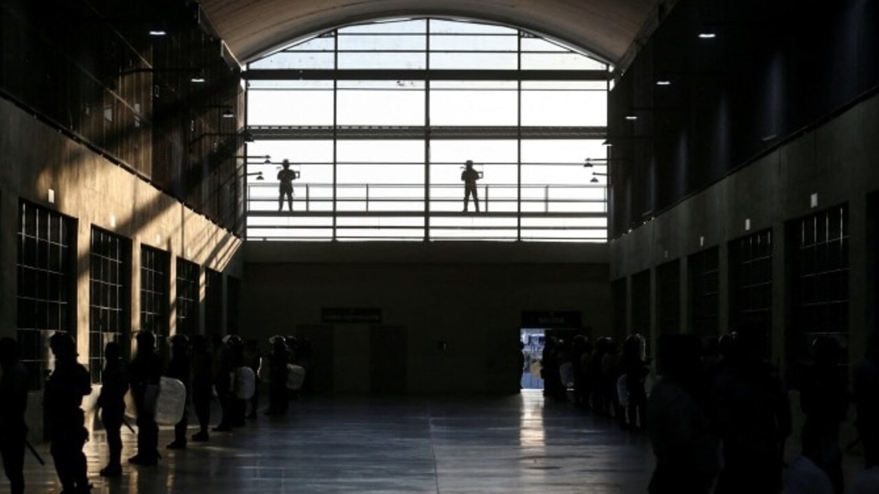 Court issues new halt on Trump deportations under wartime law