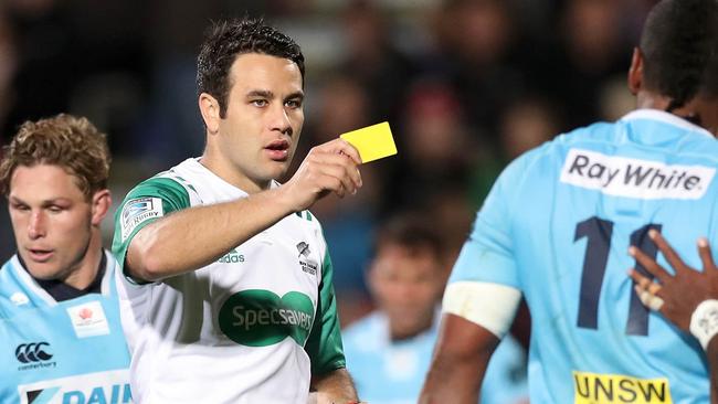 Taqele Naiyaravoro of the Waratahs receives a yellow card from referee Ben O'Keeffe during the Round 13 Super Rugby match between the Crusaders and the NSW Waratahs at AMI Stadium in Christchurch, New Zealand, Saturday, May 12, 2018. (AAP Image/SNPA, Martin Hunter) NO ARCHIVING, EDITORIAL USE ONLY