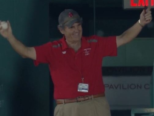 Major League baseball usher takes insane catch