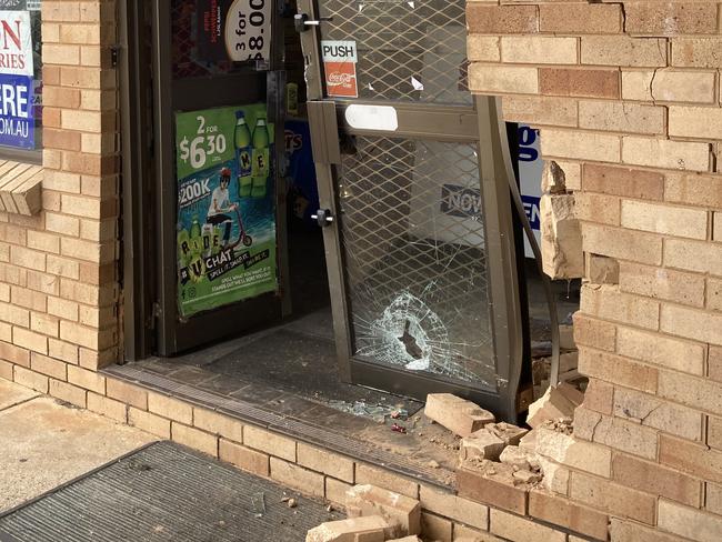 Thieves smashed their way into a service station in Ashmont and stole thousands of dollars worth of good. Picture - Morgan Dyer.