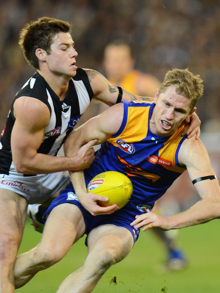 Elliott tackles Eagle Adam Selwood in the semi-final of his debut season of 2012