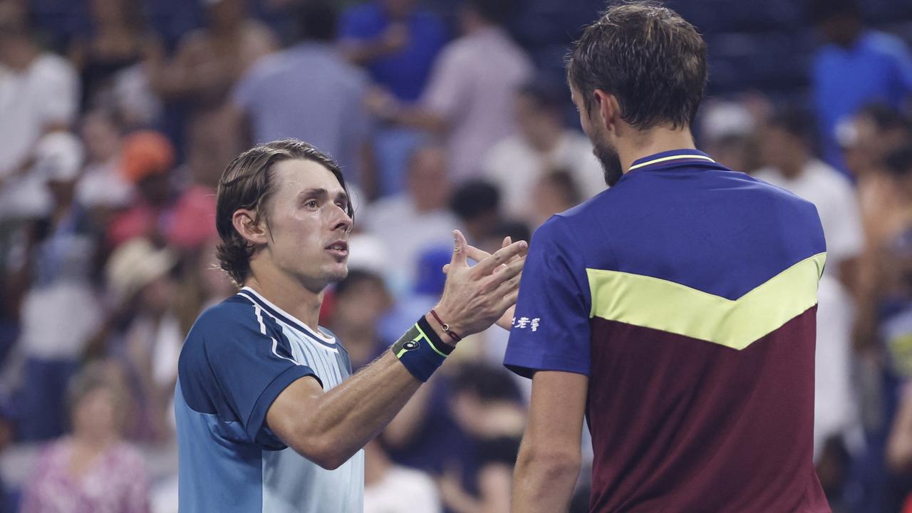 Daniil Medvedev was too big for Alex de Minaur. Photo by Sarah Stier / GETTY IMAGES.