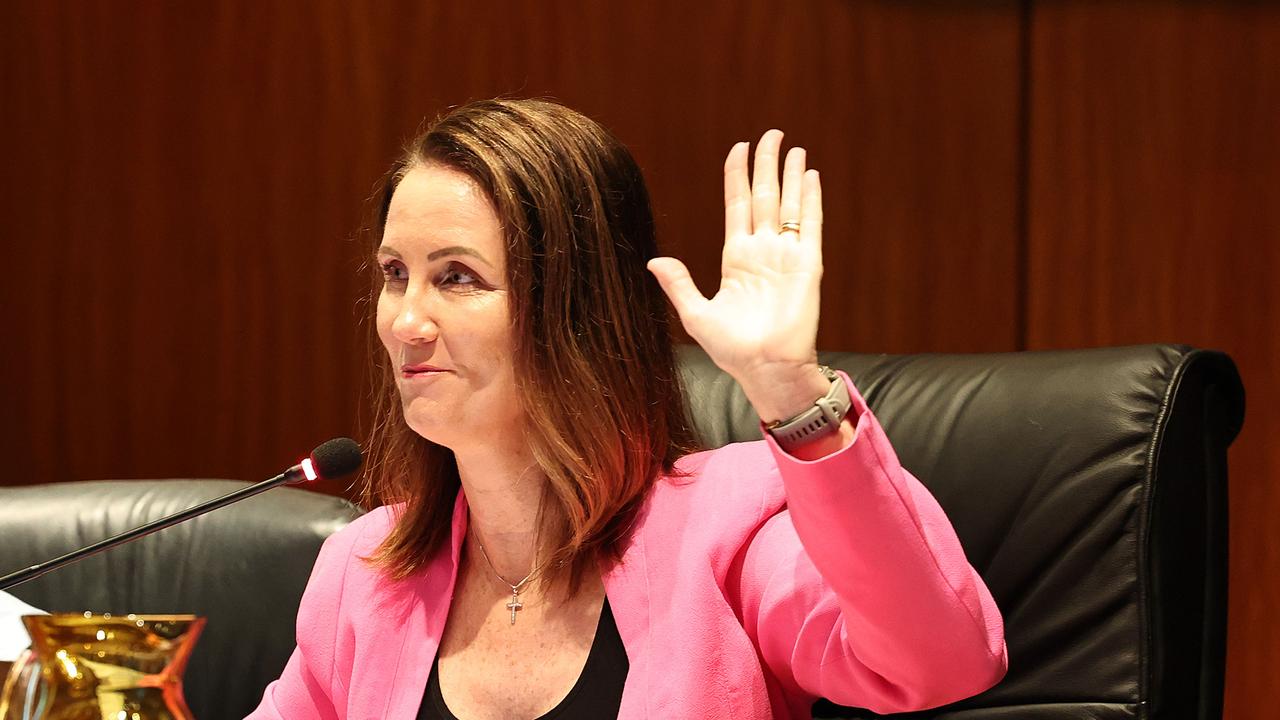 Text ban to be imposed on regional Qld council