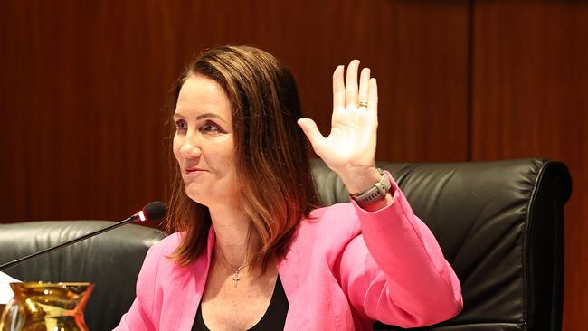 Text ban to be imposed on regional Qld council