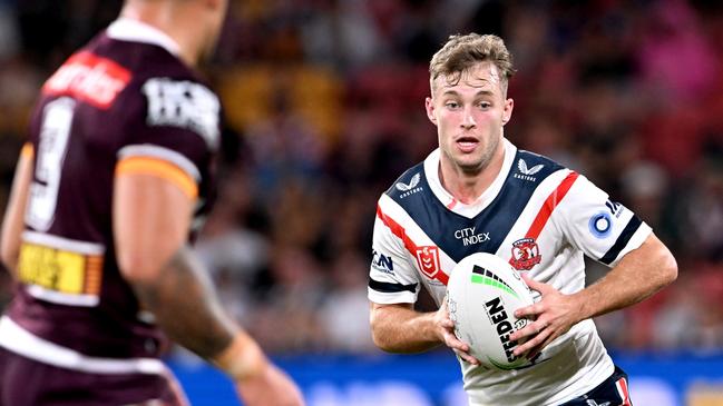 BRISBANE, AUSTRALIA - APRIL 08: Sam Walker of the Roosters looks to takes on the defence during the round five NRL match between the Brisbane Broncos and the Sydney Roosters at Suncorp Stadium, on April 08, 2022, in Brisbane, Australia. (Photo by Bradley Kanaris/Getty Images)