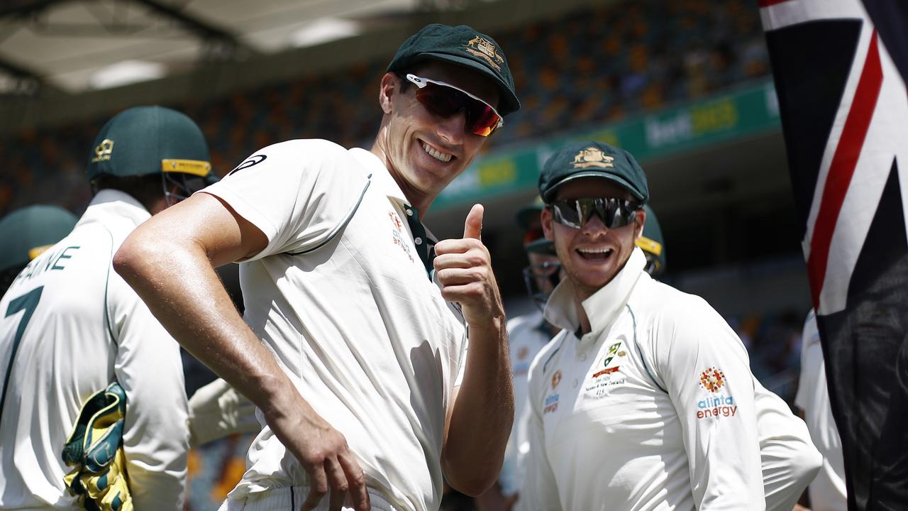 Pat Cummins and Steve Smith. Photo by Ryan Pierse/Getty Images