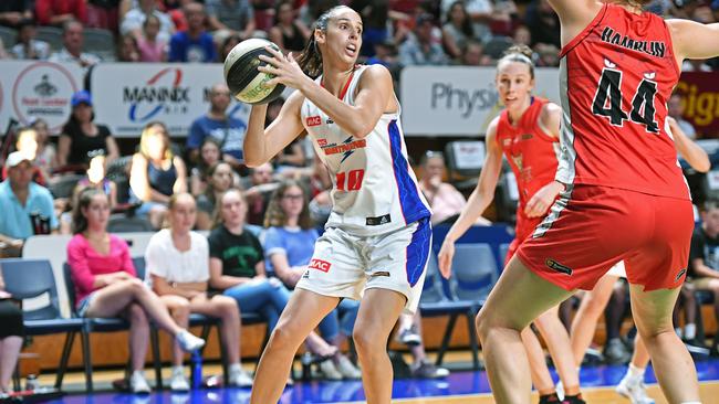 Adelaide's Laura Hodges in action in 2017. Picture: Tom Huntley