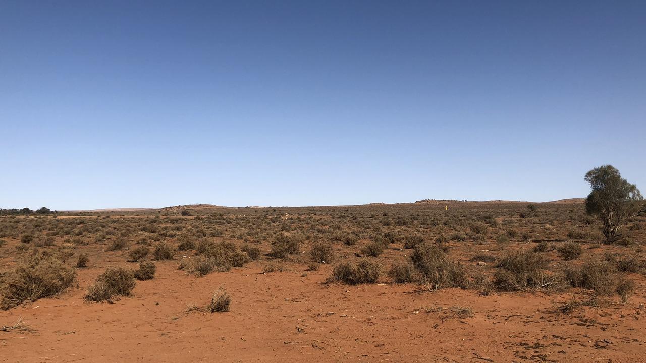 You don’t have to roam far from Broken Hill to get to the desert.