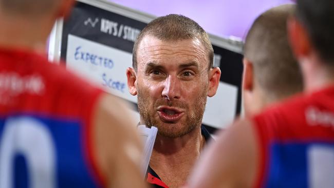 BRISBANE, AUSTRALIA - MARCH 24: Melbourne Demons head coach Simon Goodwin speaks to players during the round two AFL match between Brisbane Lions and Melbourne Demons at The Gabba, on March 24, 2023, in Brisbane, Australia. (Photo by Albert Perez/AFL Photos via Getty Images)