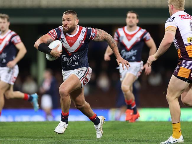 SYDNEY, AUSTRALIA - AUGUST 04: Jared Waerea-Hargreaves of the Roosters runs the ball during the round 21 NRL match between the Sydney Roosters and the Brisbane Broncos at the Sydney Cricket Ground on August 04, 2022, in Sydney, Australia. (Photo by Cameron Spencer/Getty Images)