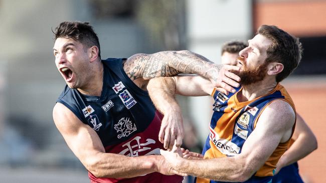 Sandhurst ruckman Hamish Hosking, left, in action in last year’s Bendigo league grand final. Picture: SAA Imaging