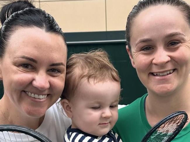 The first photo of Ash Barty (R) and her son Hayden (C) with Casey Dellacqua (L). Picture: instagram - https://www.instagram.com/p/C9E0LvMM9qq/?hl=en