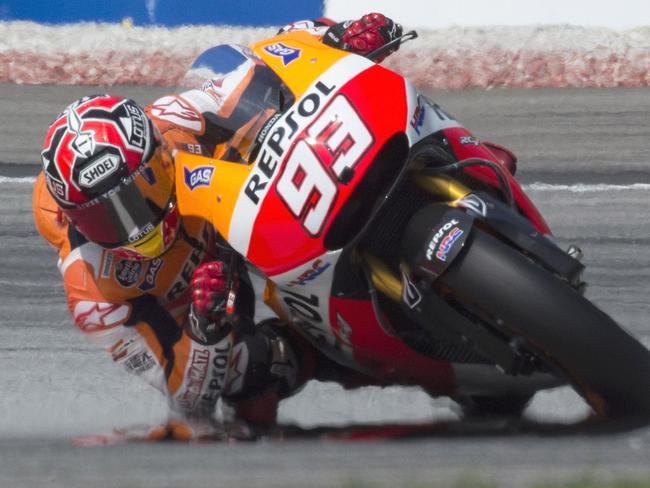 KUALA LUMPUR, MALAYSIA - OCTOBER 25: Marc Marquez of Spain and Repsol Honda Team rounds the bend during the MotoGP Of Malaysia - Qualifying at Sepang Circuit on October 25, 2014 in Kuala Lumpur, Malaysia. (Photo by Mirco Lazzari gp/Getty Images)