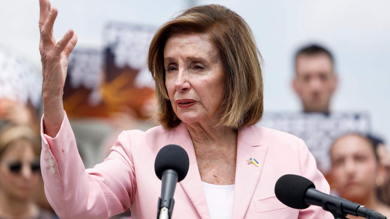 Pelosi se confruntă cu reacții după ce le-a spus protestatarilor „să se întoarcă în China”