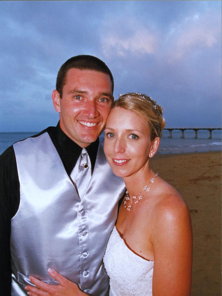 Geoffrey Pelling and Rachel Thomson were married on January 18, 2004, in Hervey Bay.