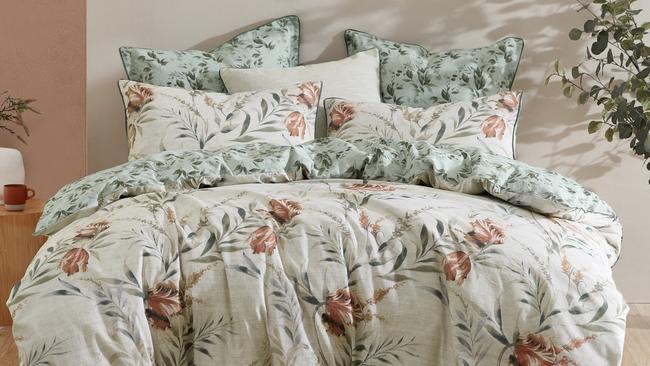 Elevate your bedroom oasis with the Logan &amp; Mason Elise Quilt Cover Set. Inspired by watercolour florals, this reversible print is perfect for the nature lover seeking a serene escape from the hustle and bustle of everyday life.