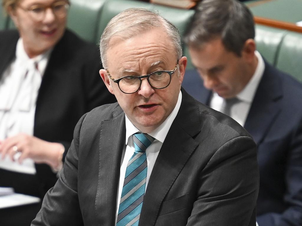 Pressure grows on PM over handling of Palestine visas