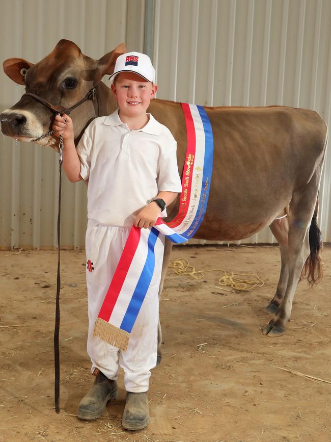 Junior Champion Heifer – Junior Champion Leader – Thomas Harton, 8, with Shirlinn Roulette Dawn 2, from Tennyson.