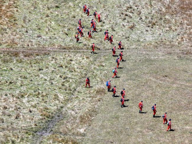 SES crews during a large-scale search in Buninyong. Picture: Ian Wilson/NCA NewsWire