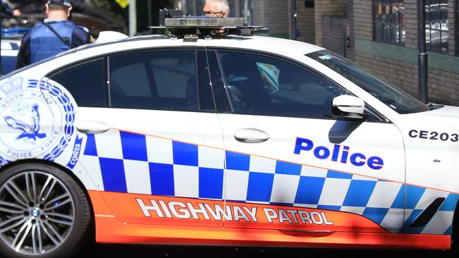 SYDNEY, AUSTRALIA - NewsWire Photos SEPTEMBER 21, 2021 - Police surrounds the CFMEU Headquarters in Pyrmont. Picture: NCA NewsWire Christian Gilles