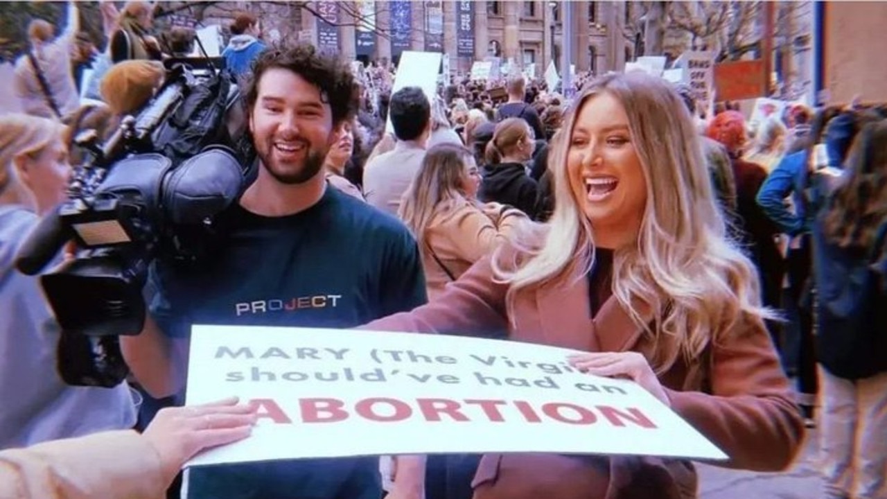 La journaliste de Channel Nine, Lana Murphy, désolée pour la photo offensante de la manifestation contre l’avortement