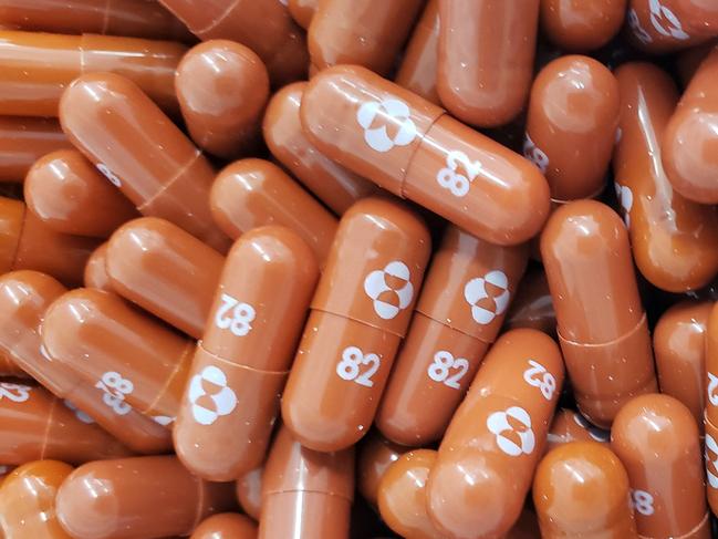 (FILES) This handout file photo obtained May 26, 2021, courtesy of Merck & Co, Inc. shows capsules of the investigational antiviral pill Molnupiravir. - The US Food and Drug Administration (FDA) on Thursday authorized Merck's Covid pill, Molnupiravir, for high risk adults, a day after a similar pill by Pfizer was given the green light. "Today's authorization provides an additional treatment option against the COVID-19 virus in the form of a pill that can be taken orally," said FDA scientist Patrizia Cavazzoni. (Photo by Handout / Merck & Co,Inc. / AFP) / RESTRICTED TO EDITORIAL USE - MANDATORY CREDIT "AFP PHOTO /Merck & Co,Inc./HANDOUT" - NO MARKETING - NO ADVERTISING CAMPAIGNS - DISTRIBUTED AS A SERVICE TO CLIENTS