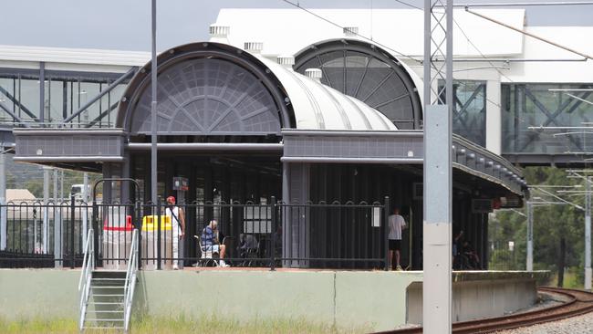 A quiet Helensvale train station at lunchtime. Picture Glenn Hampson