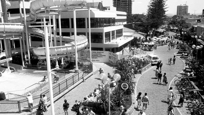 Cavill Ave and Grundy’s were popular attractions in the 1980s.