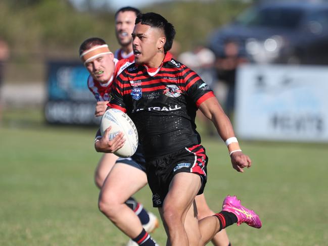 Sonny Edwards-Moeke takes off to score the try of the day for Oakdale. Picture Warren Gannon Photography