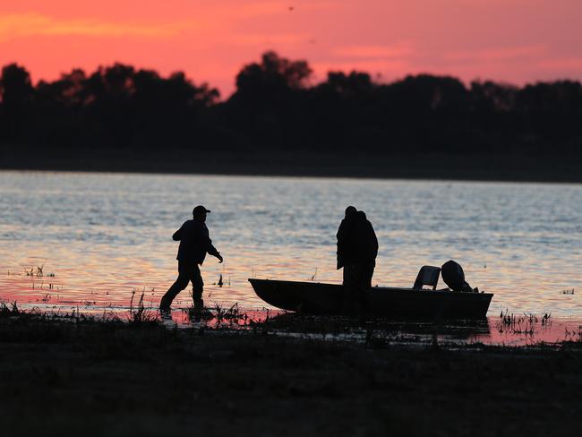 Duck hunting is illegal in NSW, Western Australia and Queensland. Picture Yuri Kouzmin