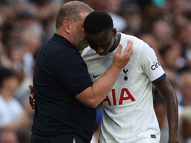 Ange Postecoglou speaks to Pape Matar Sarr in Tottenham’s 2-0 win over Manchester United. Picture: Adrian DENNIS / AFP