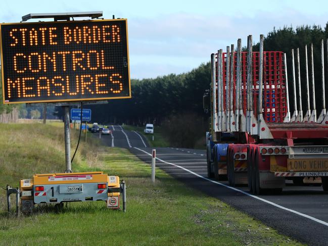 9.7.2020.Victoria - South Australia border closure.Police monitor the Princes Hwy,Mt Gambier.  PIC Tait Schmaal.